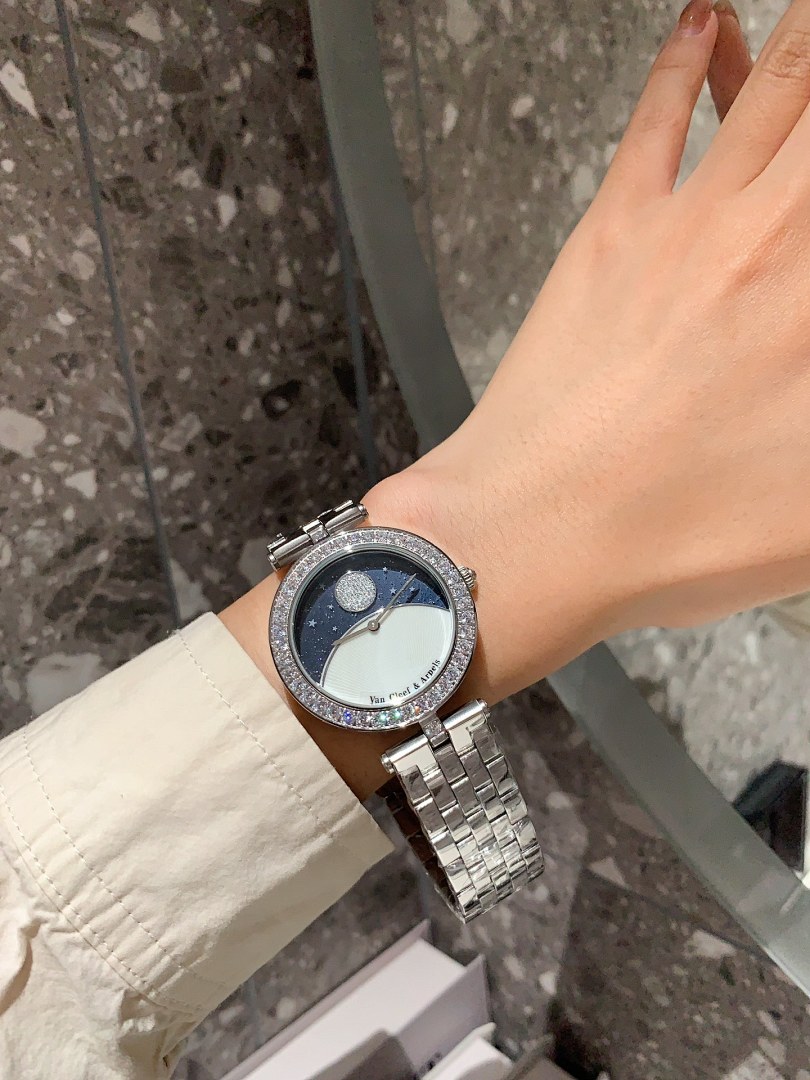 Van Cleef & Arpels Alhambra Watch view