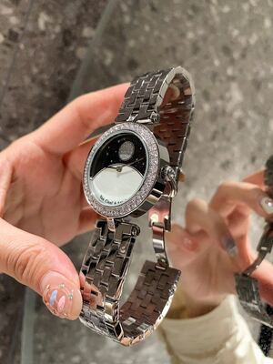 Van Cleef & Arpels Alhambra Watch view 9