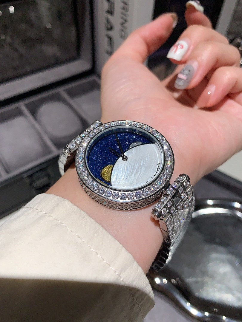Van Cleef & Arpels Alhambra Watch