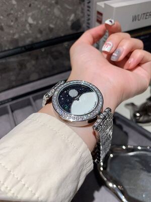 Van Cleef & Arpels Alhambra Watch view 4