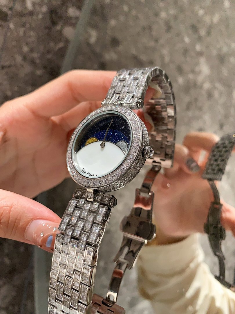 Van Cleef & Arpels Alhambra Watch view