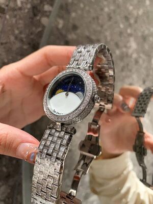 Van Cleef & Arpels Alhambra Watch view 6