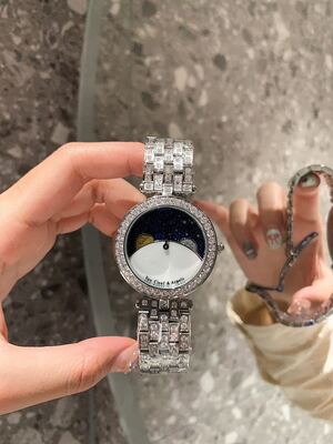 Van Cleef & Arpels Alhambra Watch view 8