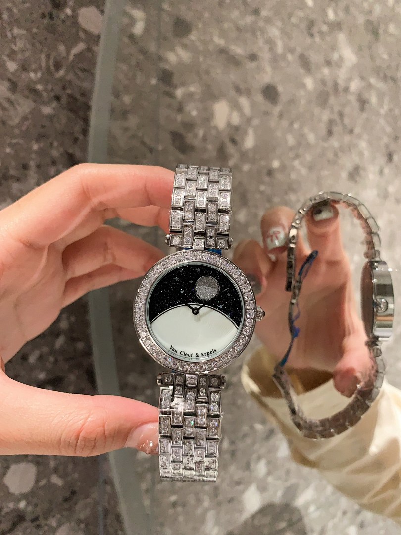Van Cleef & Arpels Alhambra Watch view