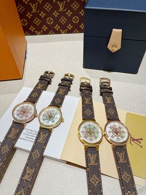 Louis Vuitton Tambour Watch view 9