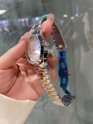Gucci GG Bee Watch view 3