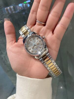 Gucci GG Bee Watch view 1