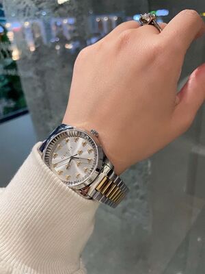 Gucci GG Bee Watch view 2