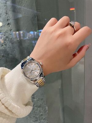 Gucci GG Bee Watch view 3