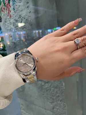 Gucci GG Bee Watch view 4
