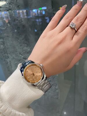 Gucci GG Bee Watch view 1