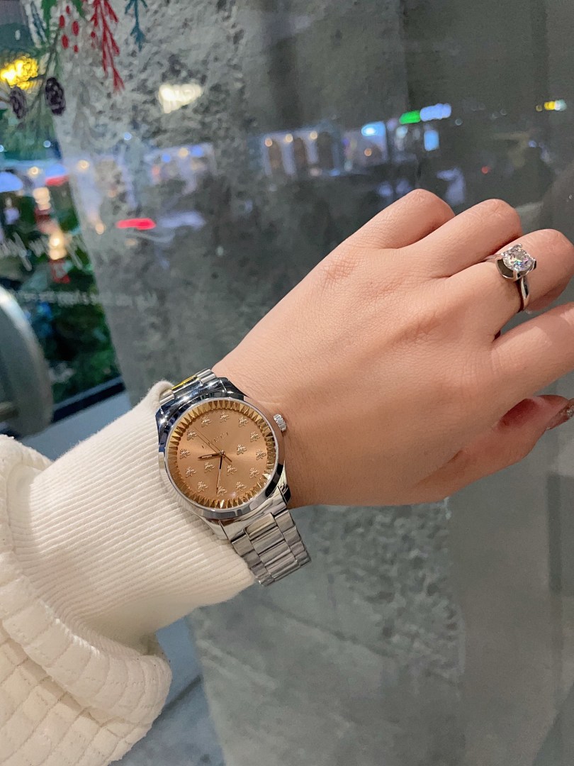 Gucci GG Bee Watch view