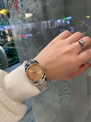 Gucci GG Bee Watch view 3