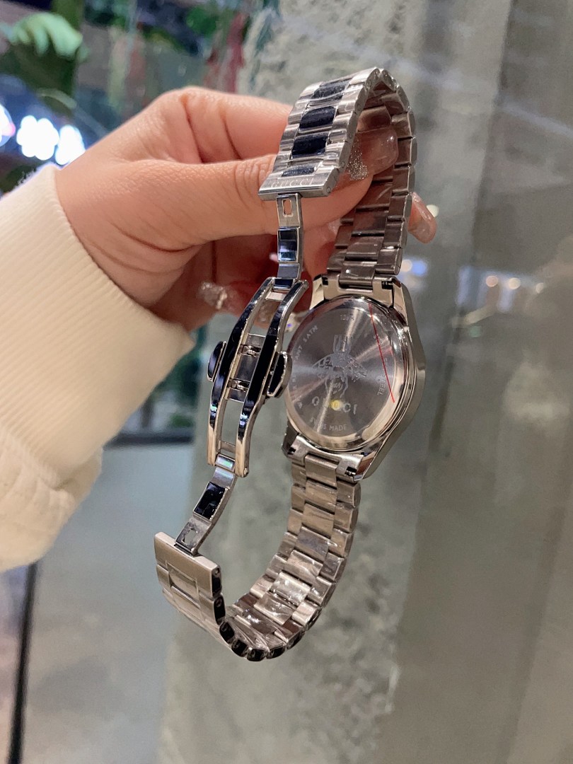 Gucci GG Bee Watch view
