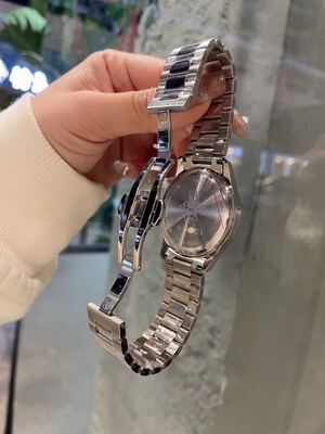 Gucci GG Bee Watch view 4