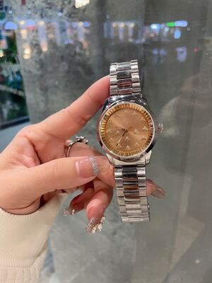 Gucci GG Bee Watch view 9