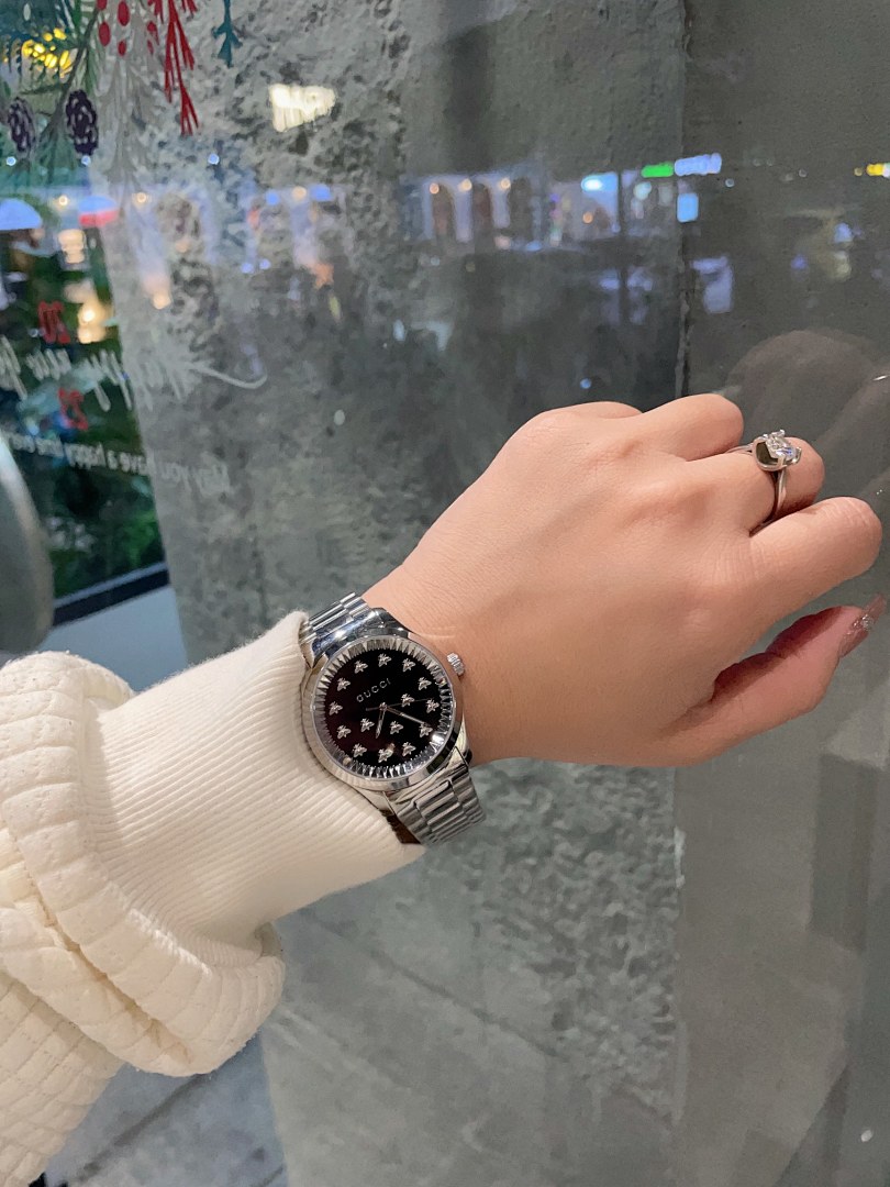 Gucci GG Bee Watch view