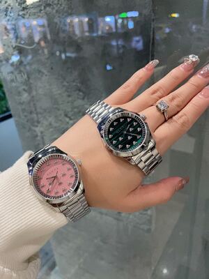 Gucci GG Bee Watch view 2
