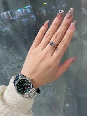 Gucci GG Bee Watch view 4