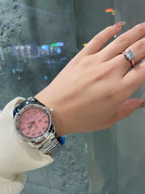 Gucci GG Bee Watch view 9