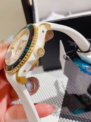 Gucci Dive Watch view 5
