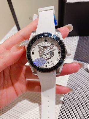 Gucci Dive Watch view 7