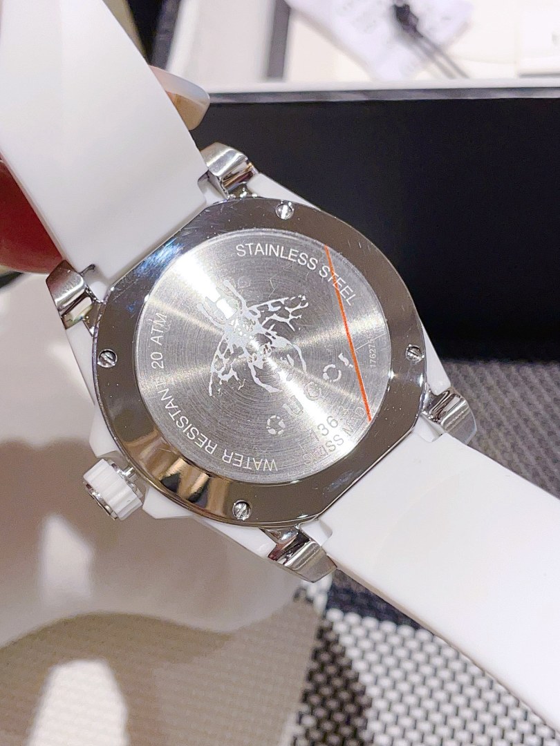 Gucci Dive Watch view