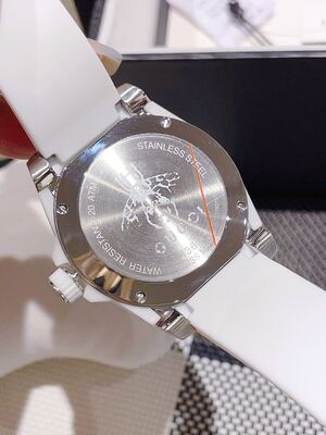Gucci Dive Watch view 4