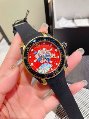 Gucci Dive Watch view 7