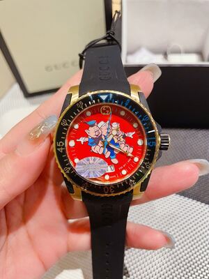 Gucci Dive Watch view 8