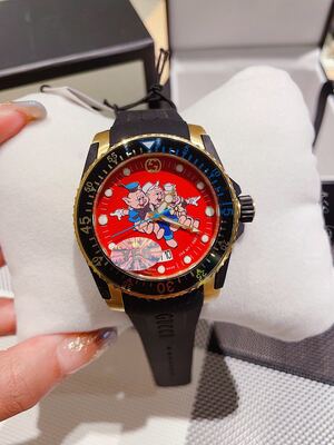 Gucci Dive Watch view 9