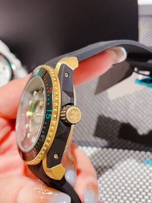 Gucci Dive Watch view 3