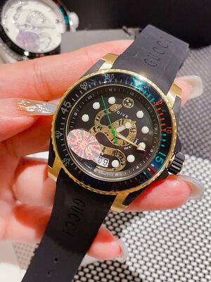 Gucci Dive Watch view 5