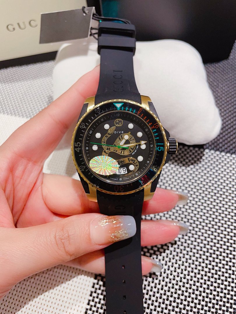 Gucci Dive Watch view
