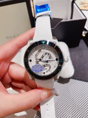 Gucci Dive Watch view 8