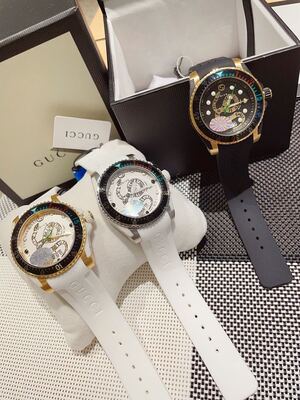 Gucci Dive Watch view 9