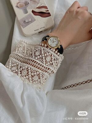 Gucci Bee Watch view 16