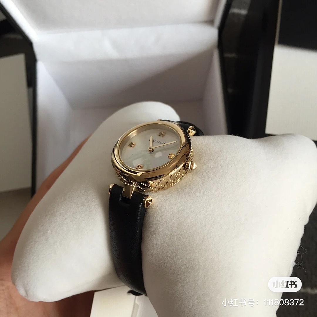 Gucci Bee Watch view