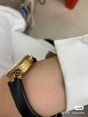 Gucci Bee Watch view 23