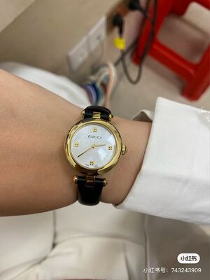 Gucci Bee Watch view 24
