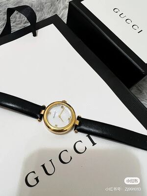 Gucci Bee Watch view 3