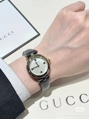 Gucci Bee Watch view 35
