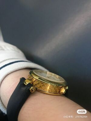Gucci Bee Watch view 37