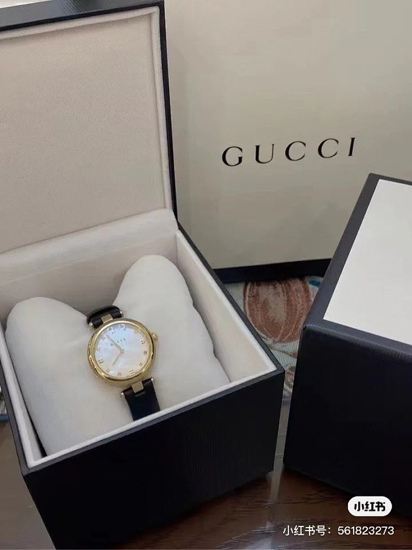 Gucci Bee Watch view
