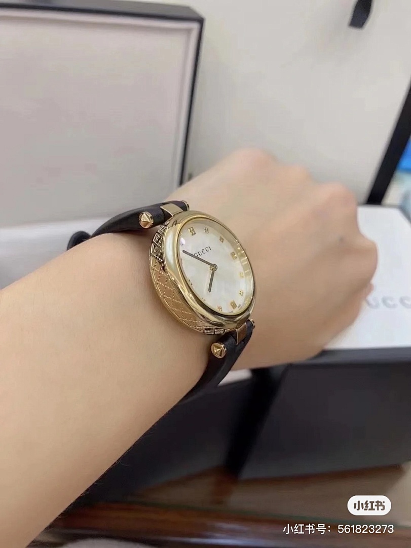 Gucci Bee Watch view