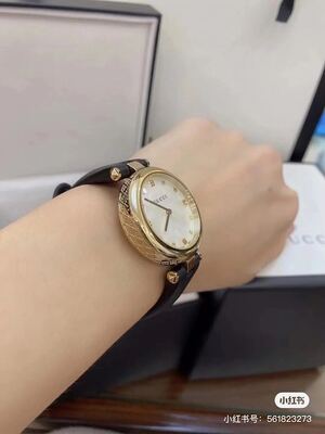 Gucci Bee Watch view 39