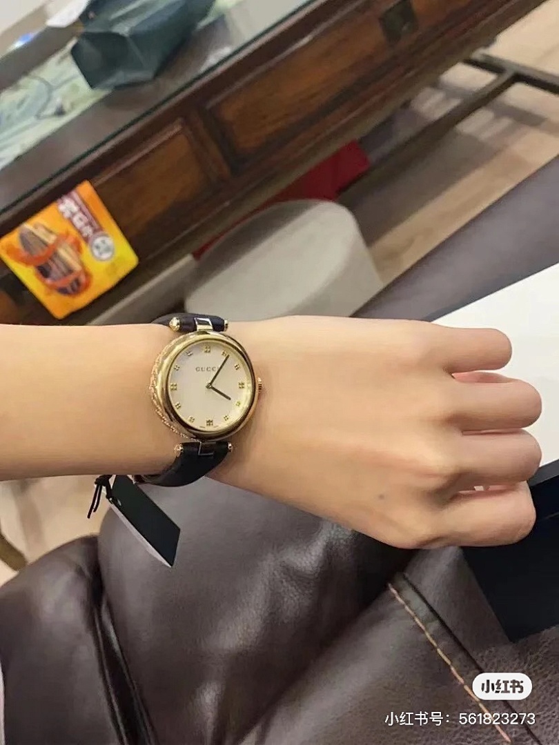 Gucci Bee Watch view
