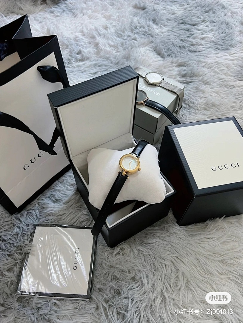 Gucci Bee Watch view