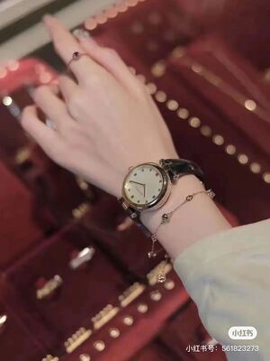 Gucci Bee Watch view 41