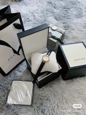 Gucci Bee Watch view 5